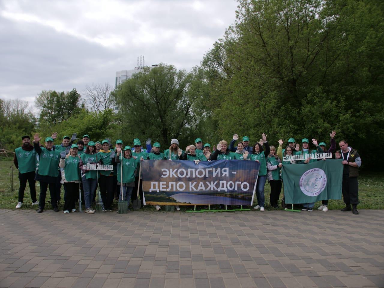 В Орле прошла экологическая акция по очищению береговой линии Оки