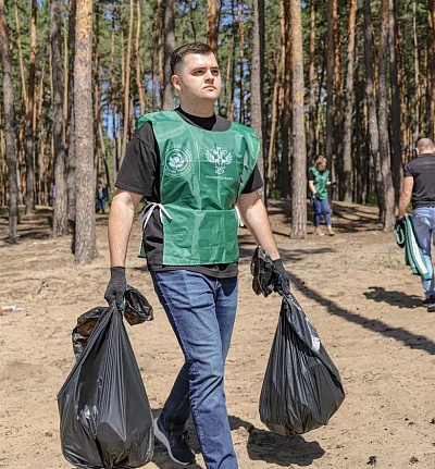 В Курске совместную акцию по очистке берега реки Сейм провели сотрудники Центрально-Черноземного управления Росприроднадзора и Фонда «Экология» Россельхозбанка