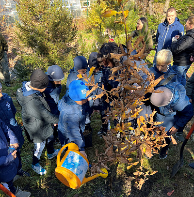 Сотрудники Дальневосточного управления Росприроднадзора вместе с юными динамовцами приняли участие в субботнике