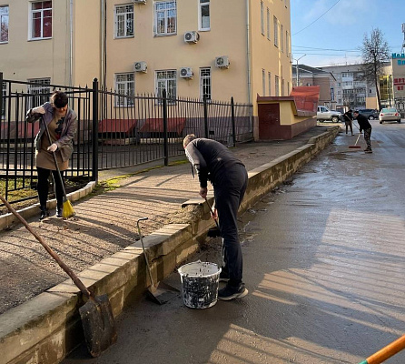 Сотрудники Росприроднадзора провели субботник в Смоленске