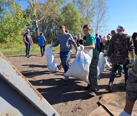 На берегах Лямбирского водохранилища прошел субботник в поддержку Всероссийской акции «Вода России»