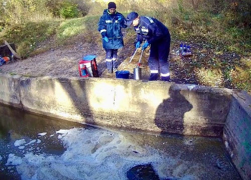 В ходе выездного обследования водовыпуска Орловской ТЭЦ обнаружен сброс сточных вод в р. Ока