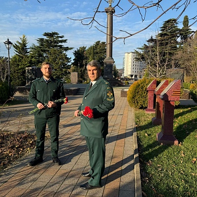 В городе воинской славы Туапсе сотрудники Росприроднадзора почтили память Героев Советского Союза