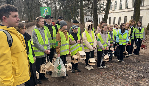 В Международный день птиц в Ботаническом саду Санкт-Петербургского государственного лесотехнического университета установлены кормушки