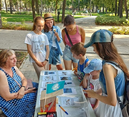 В Воронеже сотрудники Управления и общественный инспектор Росприроднадзора совместно с экоактивистами рассказали о Премии «Экология – дело каждого» и провели познавательные занятия