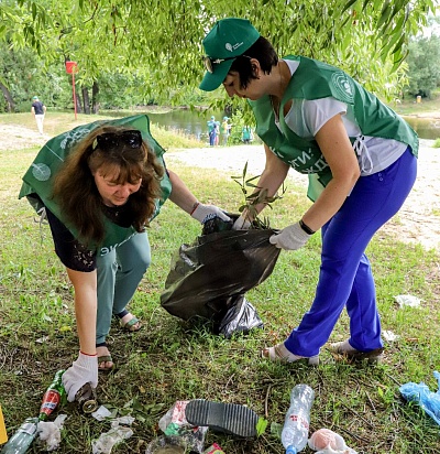 В Тамбове совместную акцию по очистке берега р. Цна провели сотрудники Центрально-Черноземного управления Росприроднадзора и Фонда «Экология» Россельхозбанка