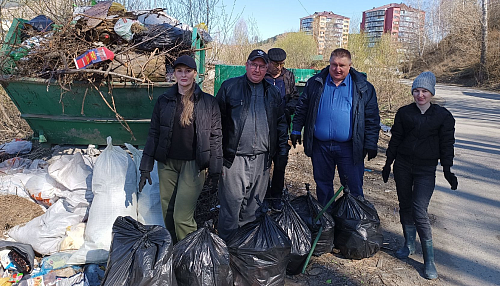 Сотрудники Южно-Сибирского межрегионального управления Росприроднадзора приняли активное участие во Всероссийском субботнике